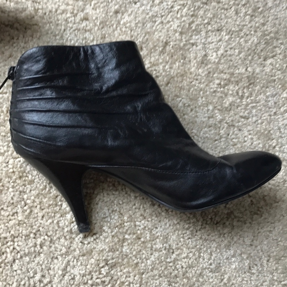 Nine West leather heeled bootie size 9.5